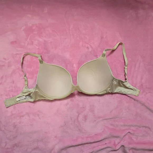 3 pairs of 34DD bras (2 VS & 1 PINK) - Picture 6 of 12